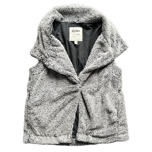 DYLAN By True Grit Gray Faux Fur Sherpa Vest Pockets Snap Women's size Medium - Picture 2 of 10